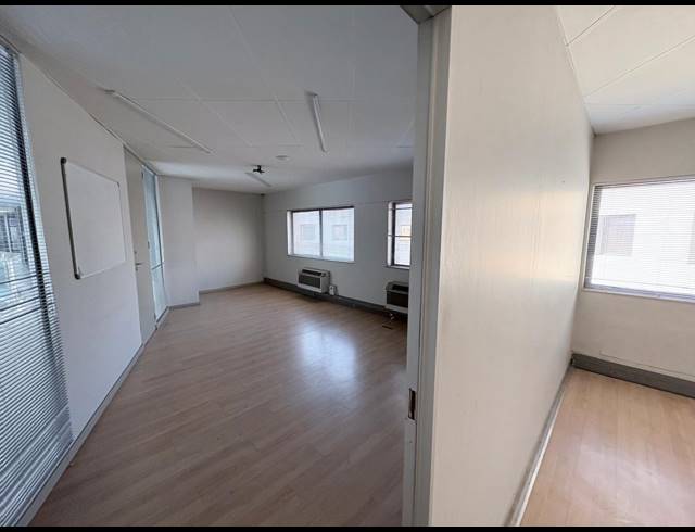 1,120M² OFFICE TO LET IN VORNA VALLEY